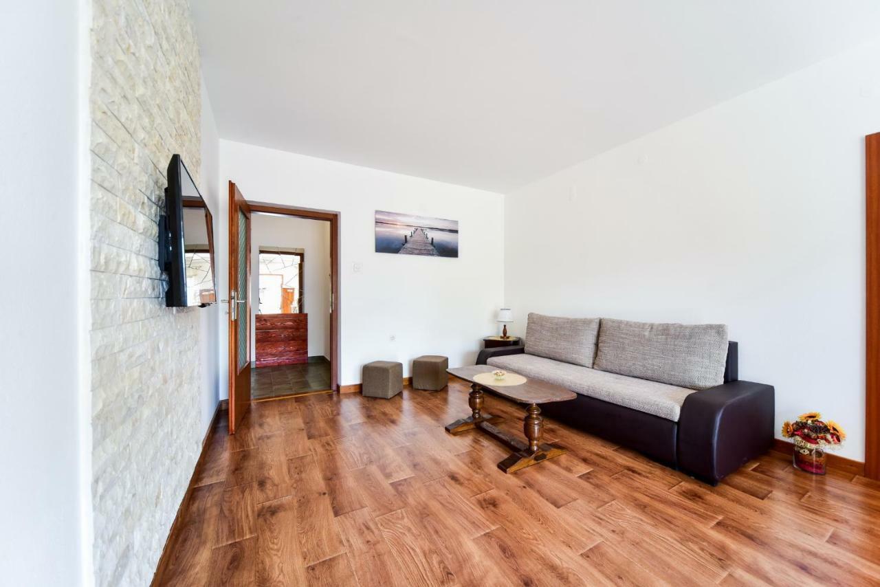 House & Apartment Palaca Donji Zemunik 外观 照片